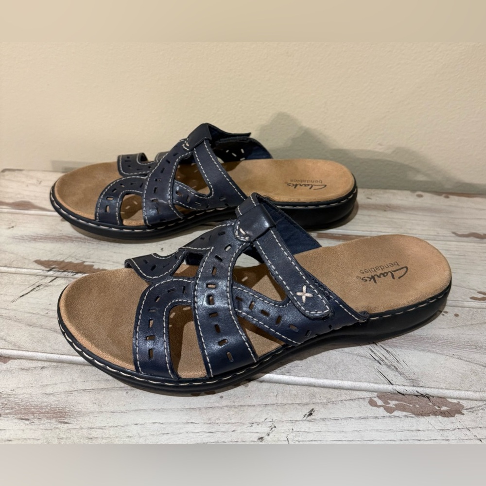 Clarks Brown Leather Laser Cut Comfort Sandals Size 9.5 EUC Walking Fashion - Picture 2 of 7